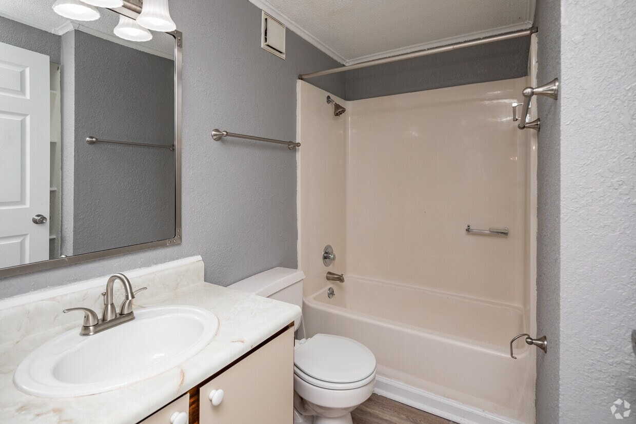 Stratford Apartments photo 9