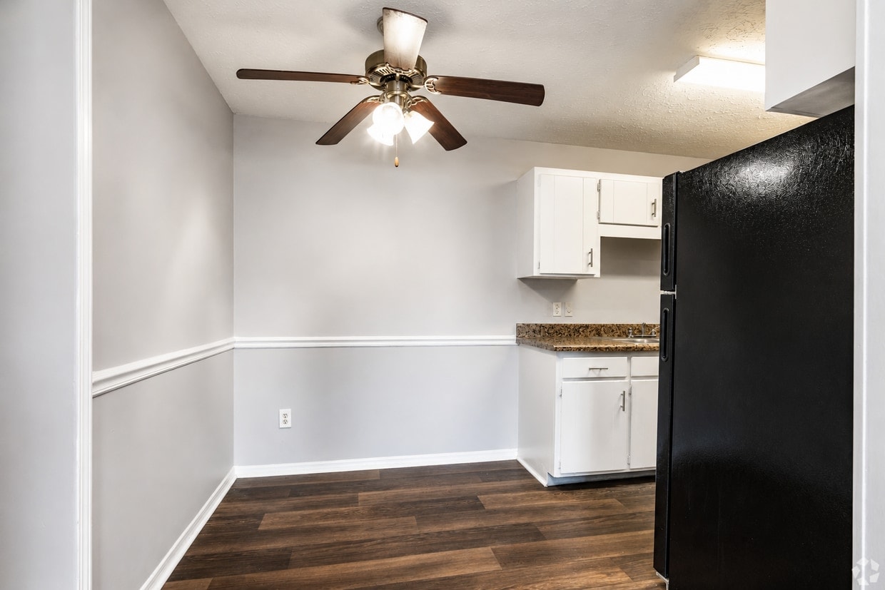 River Retreat Apartments photo 2