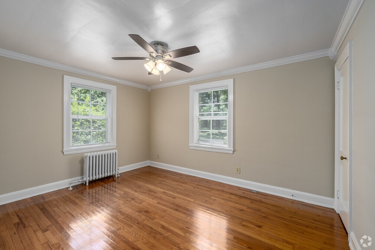 Woodmont Terrace photo 17