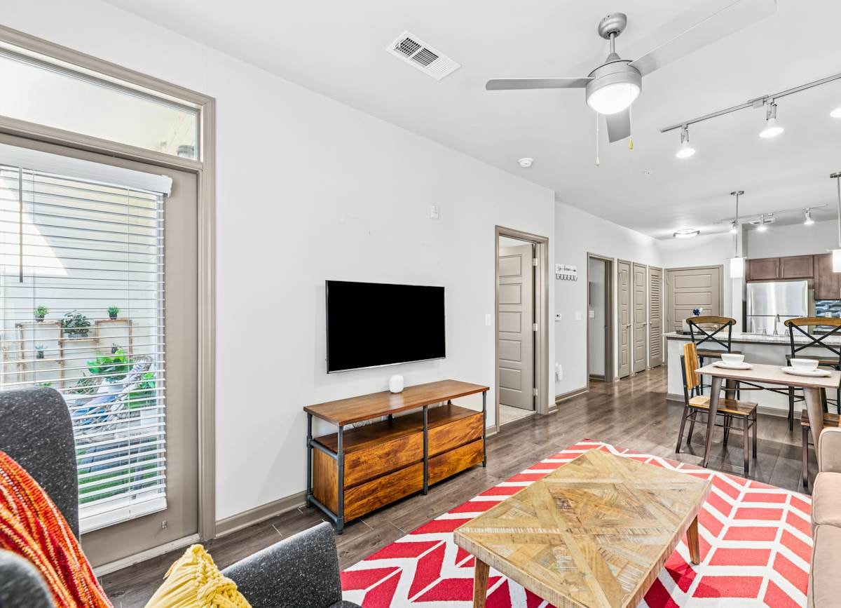909 Rosa L Parks Blvd, Nashville, TN 37208 — exterior view