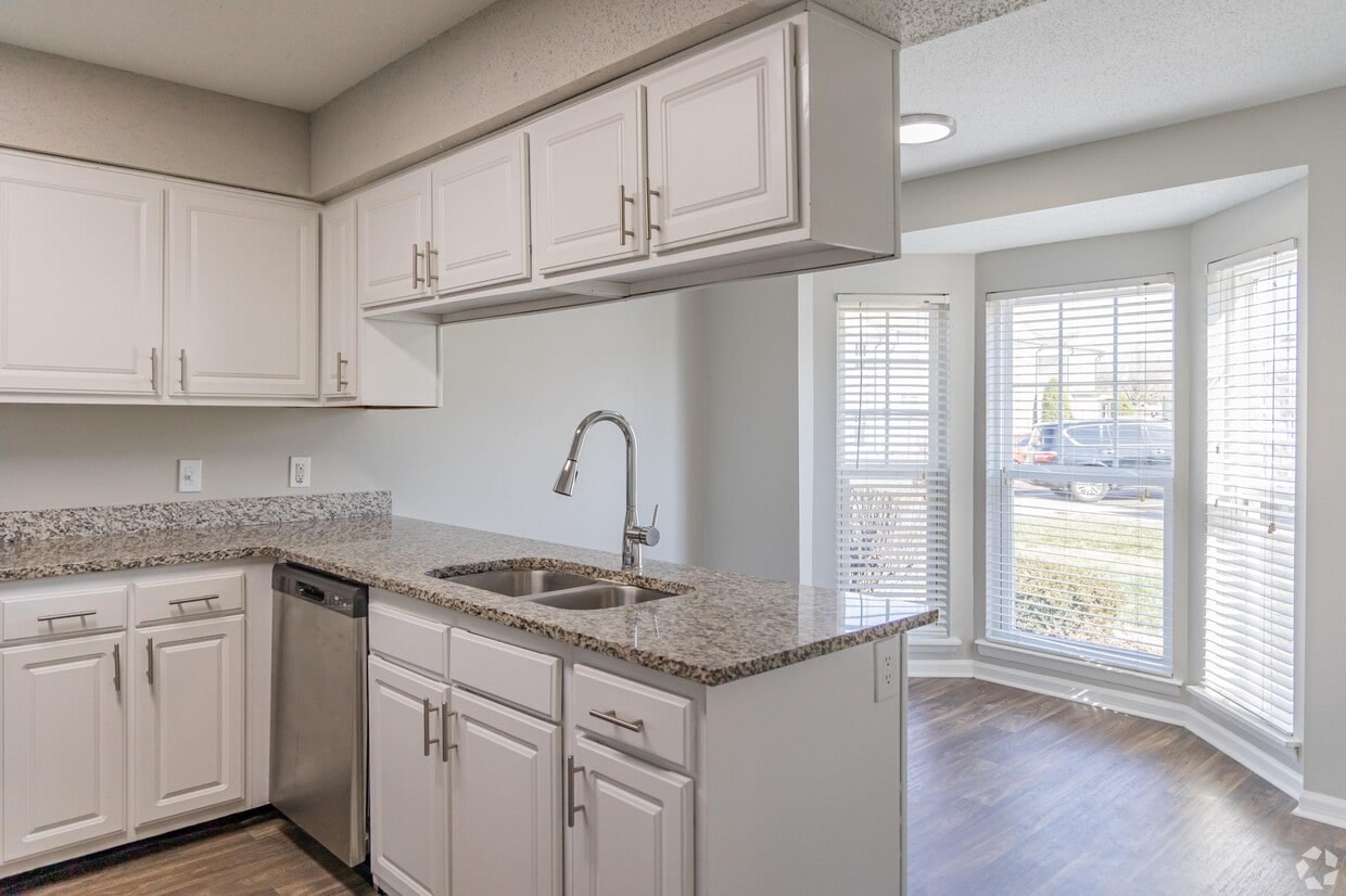 Marina Pointe photo 33