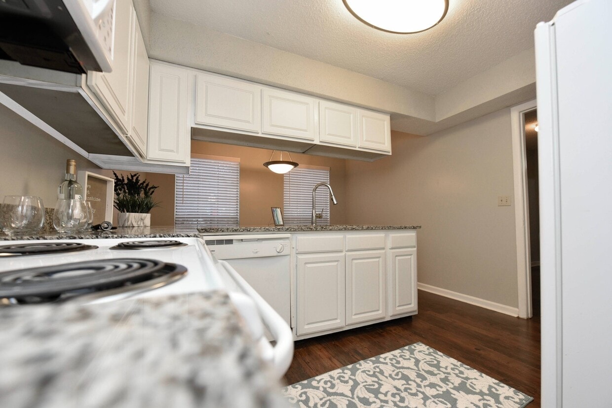 Marina Pointe photo 9