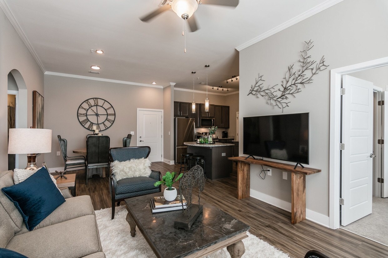 Vintage Foxland Apartments photo 2