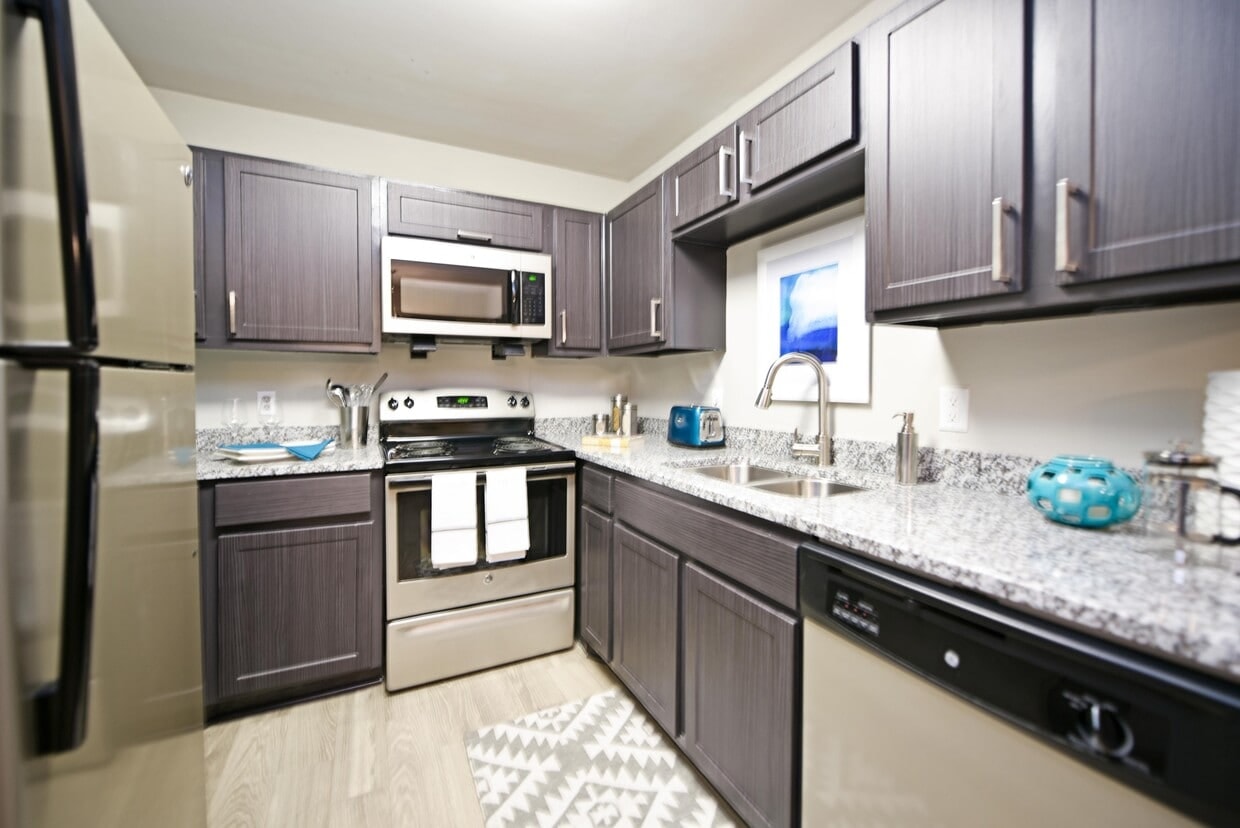 4960 Edmondson Pike, Nashville, TN 37211 — kitchen view