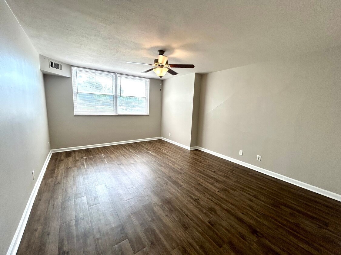 Continental Condos photo 38
