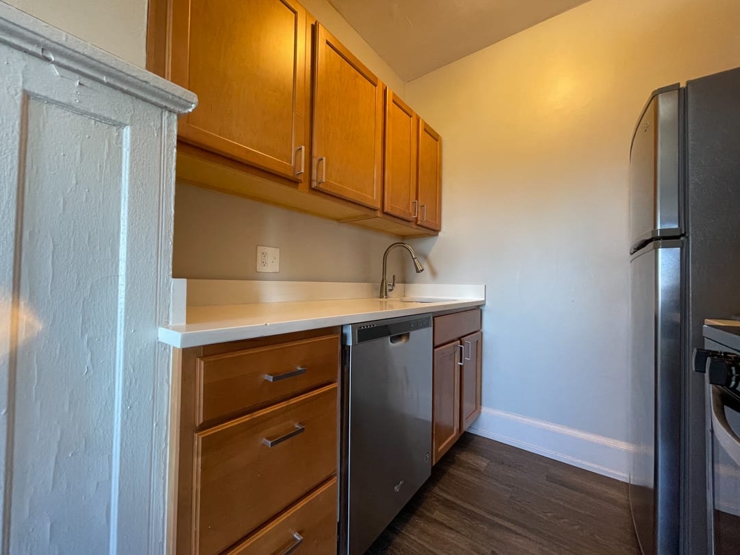 1033 W Loyola photo 7