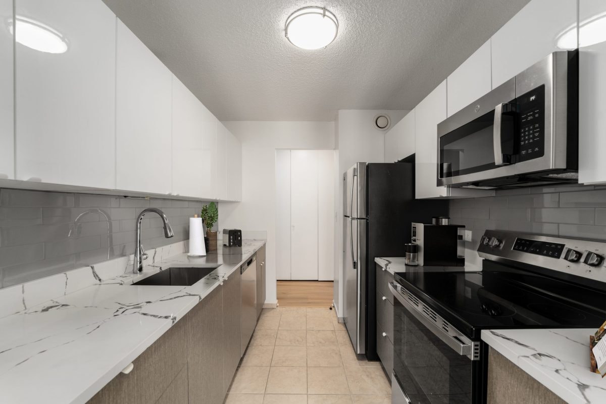 1133 North Dearborn photo 8