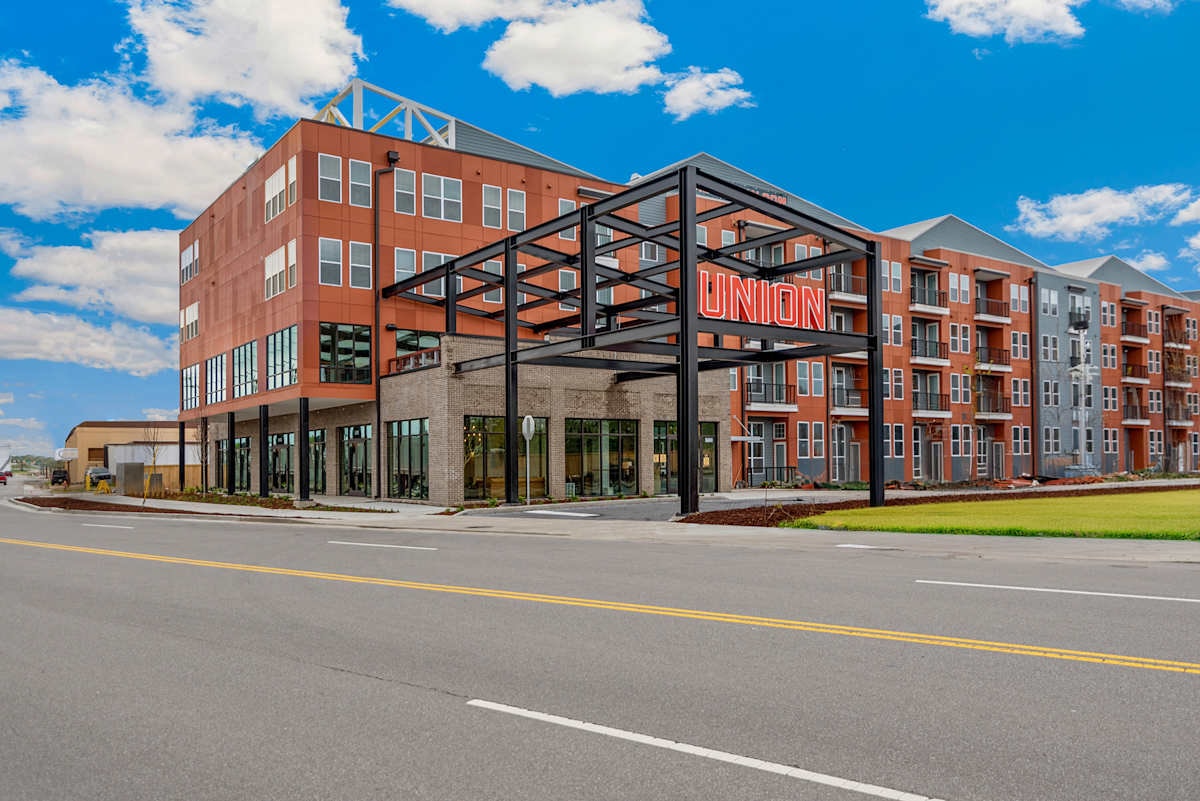 5800 Centennial Blvd, Nashville, TN 37209 — exterior view