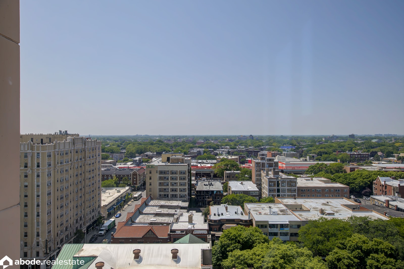 5600 N Sheridan Rd, Chicago, IL 60660 — living view