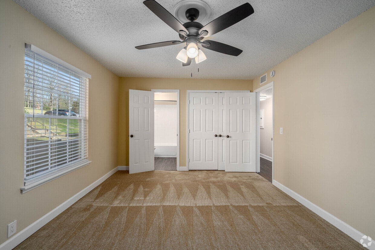 Royal Oaks Apartments photo 23