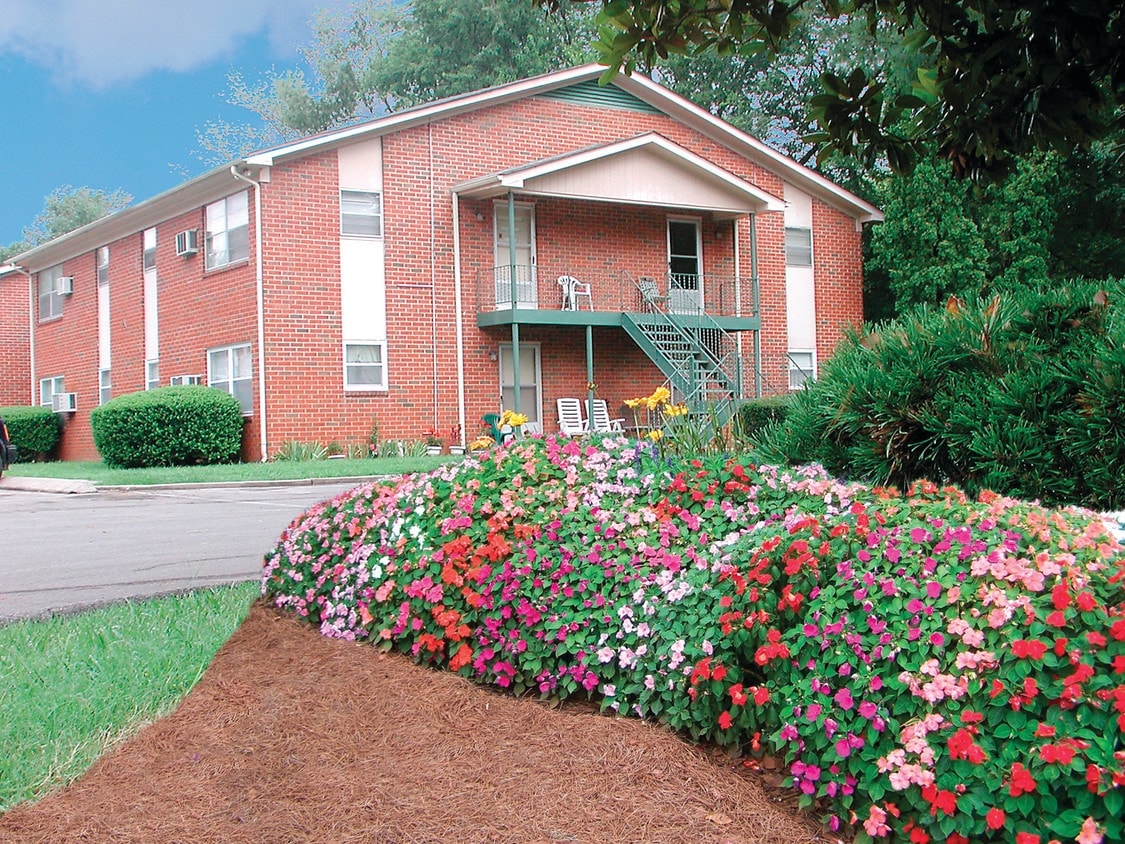 1414 Poplar Ave, Murfreesboro, TN 37129 — exterior view