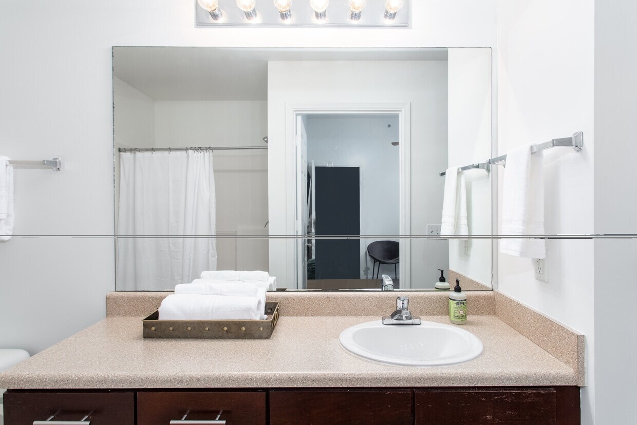 West Town Lofts photo 17