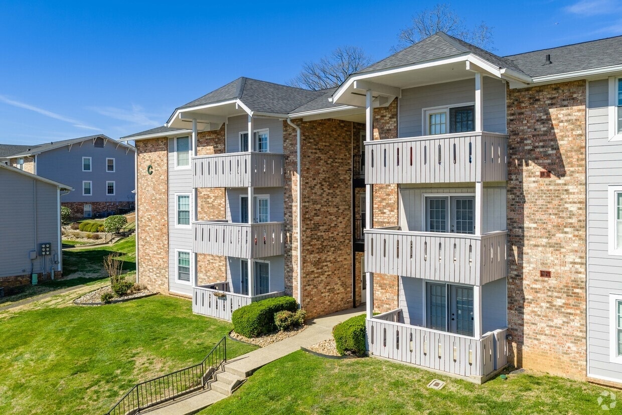 Royal Oaks Apartments photo 31