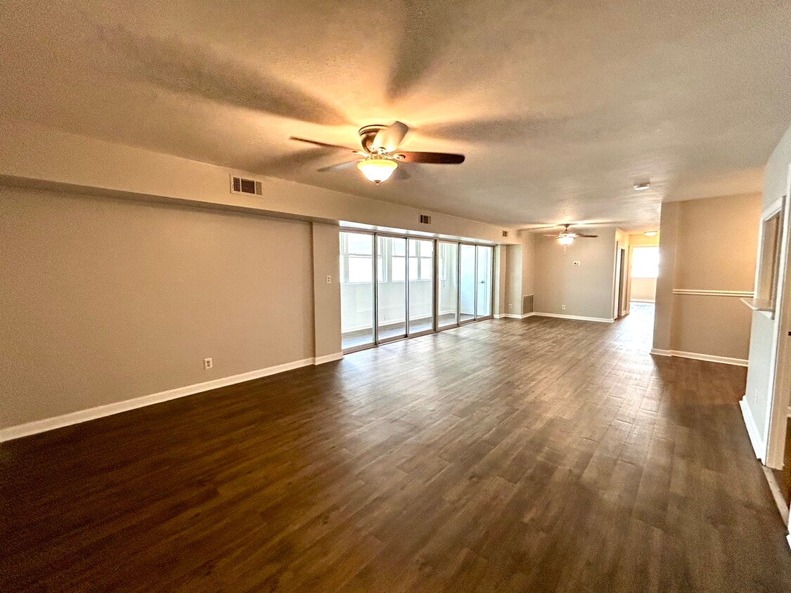 Continental Condos photo 34