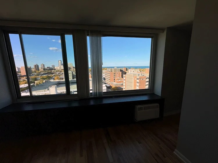 4600 N Clarendon Ave, Chicago, IL 60640 — living view