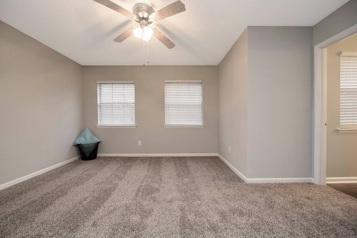 Marina Pointe photo 20