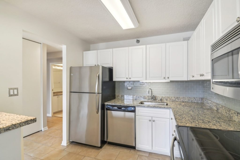 750 N Rush photo 8