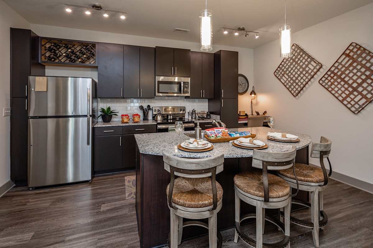 553 Agripark Dr, Murfreesboro, TN 37128 — kitchen view