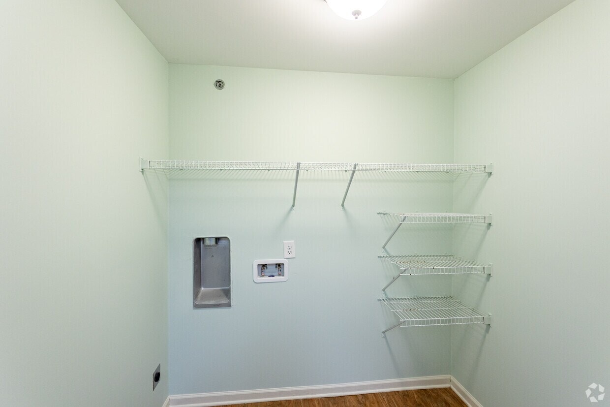 Sumner Gardens Apartments photo 33
