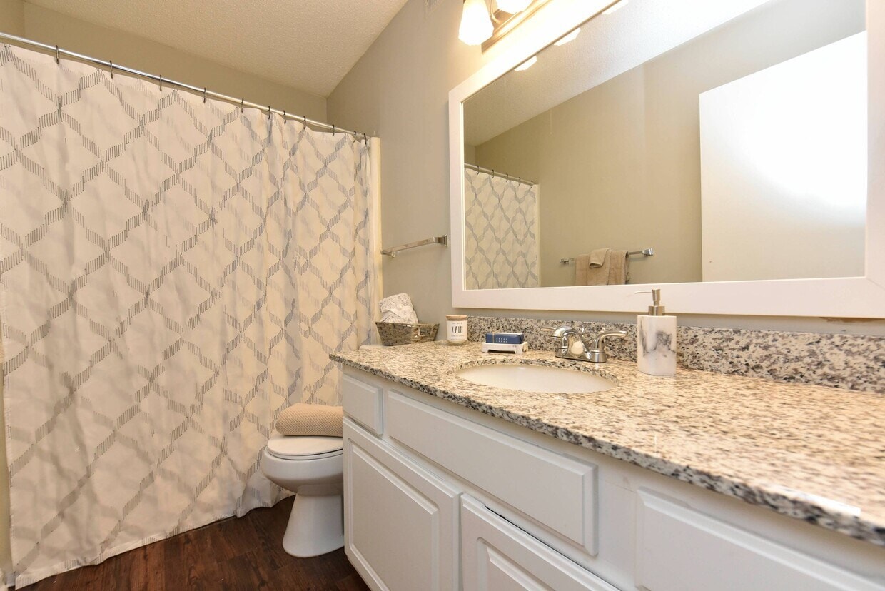Marina Pointe photo 24
