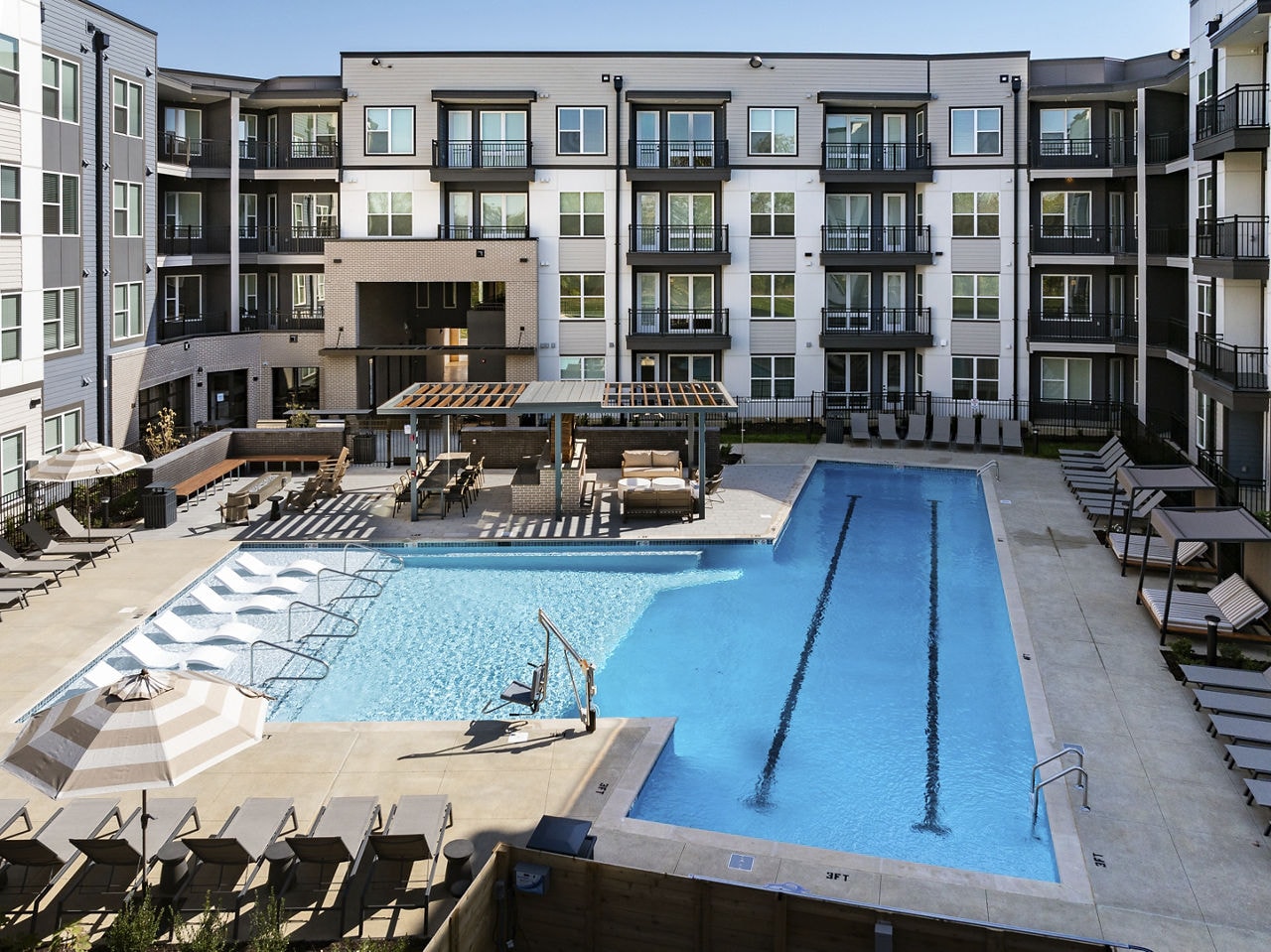 The Hickory at Indian Lake Village Apartments photo 6