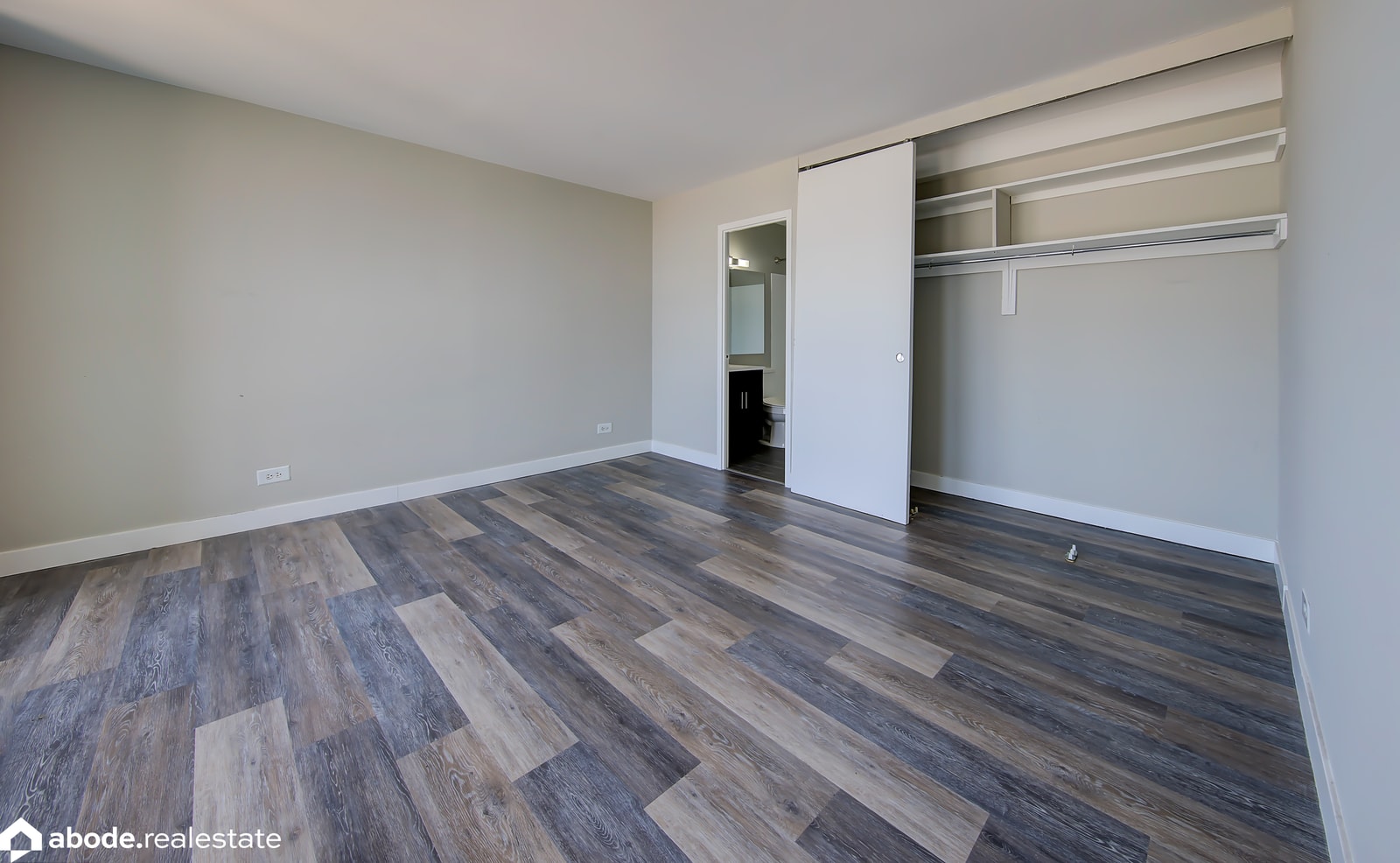 5600 N Sheridan Rd, Chicago, IL 60660 — kitchen view