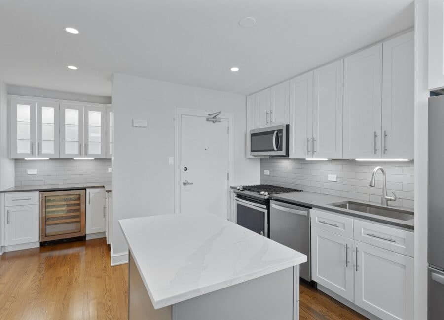 3000 N Sheridan photo 4
