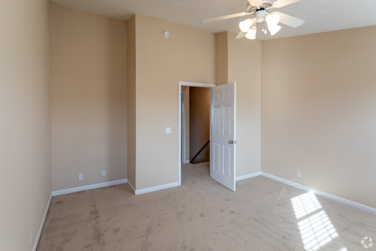 The Summit Townhomes photo 32