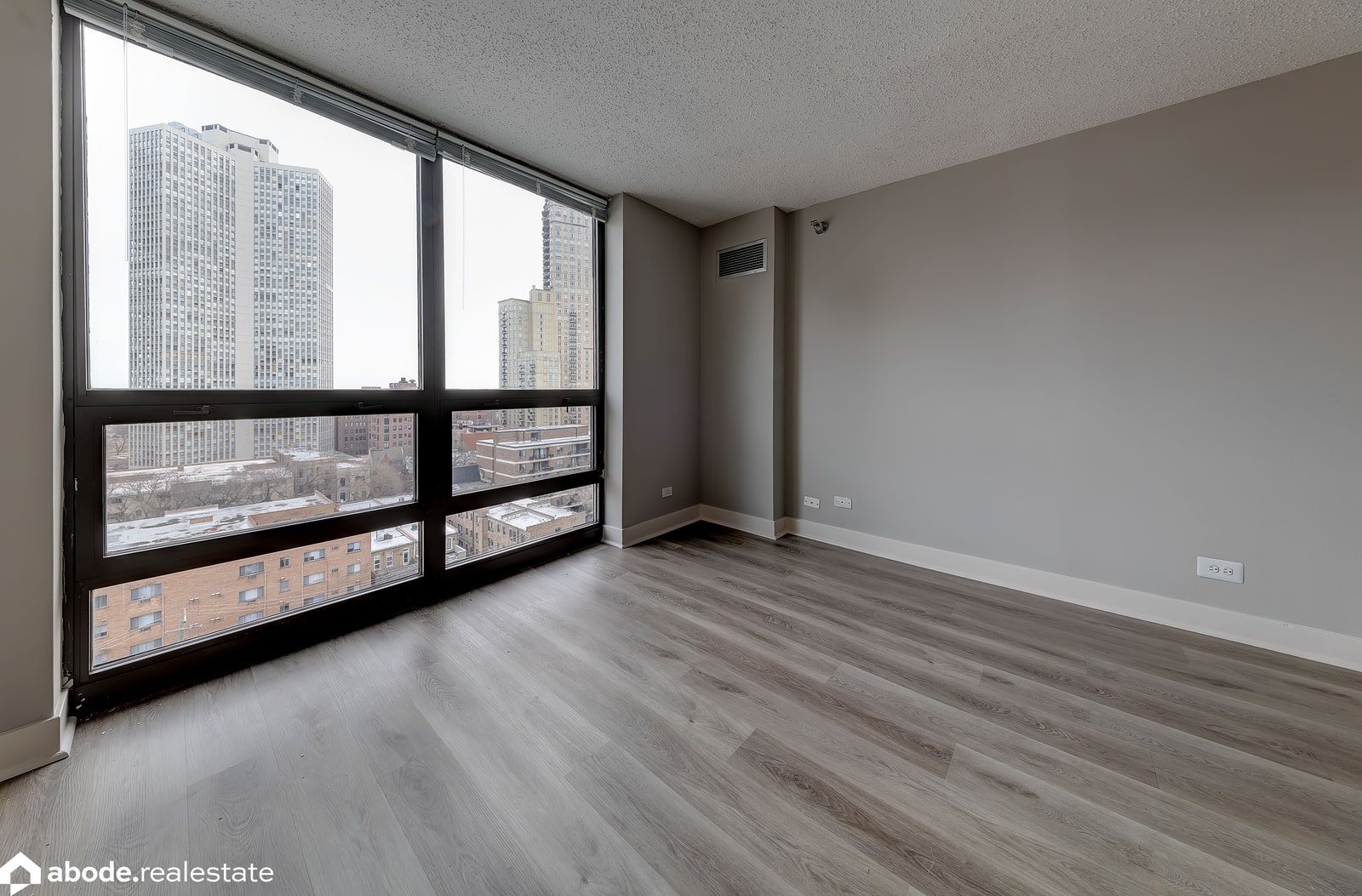 2555 N Clark St photo 38