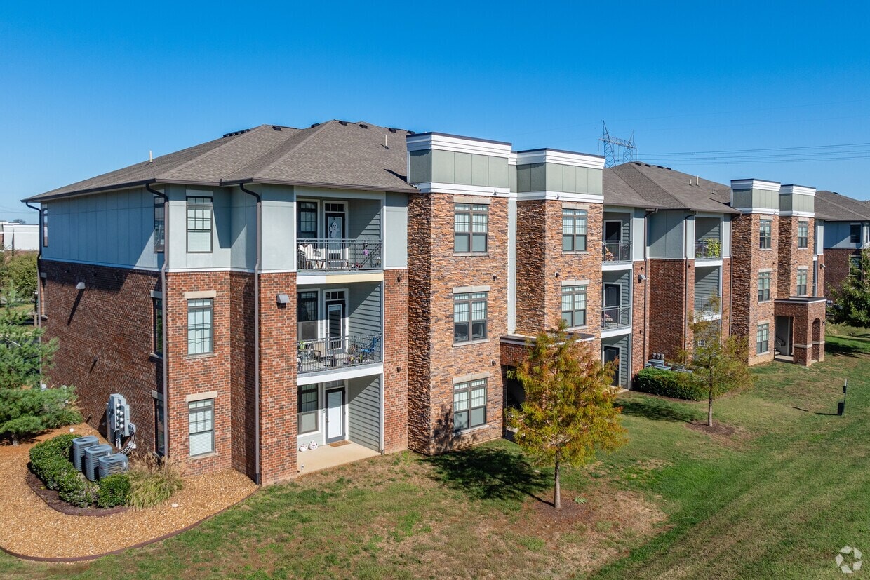 Vintage Foxland Apartments photo 53