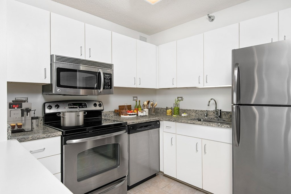 750 N Rush photo 16