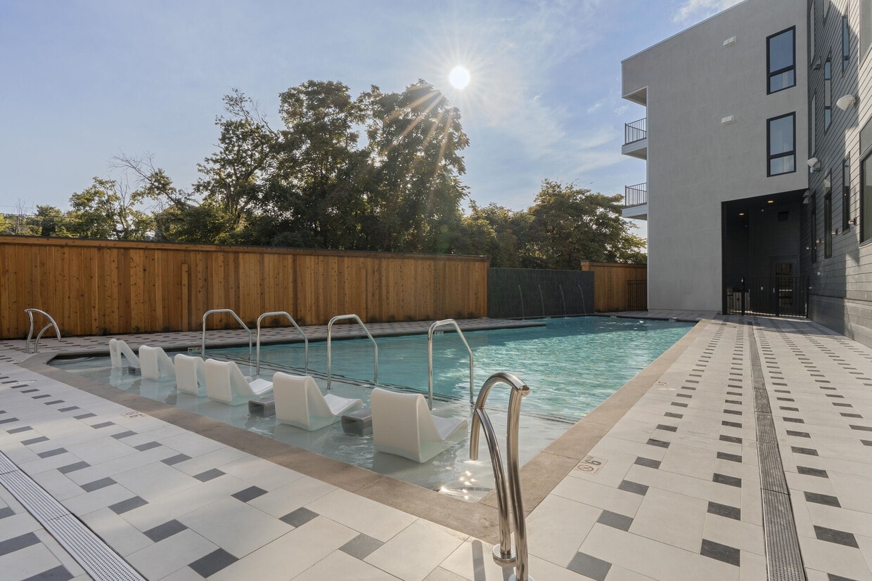 Delux WeHo photo 11