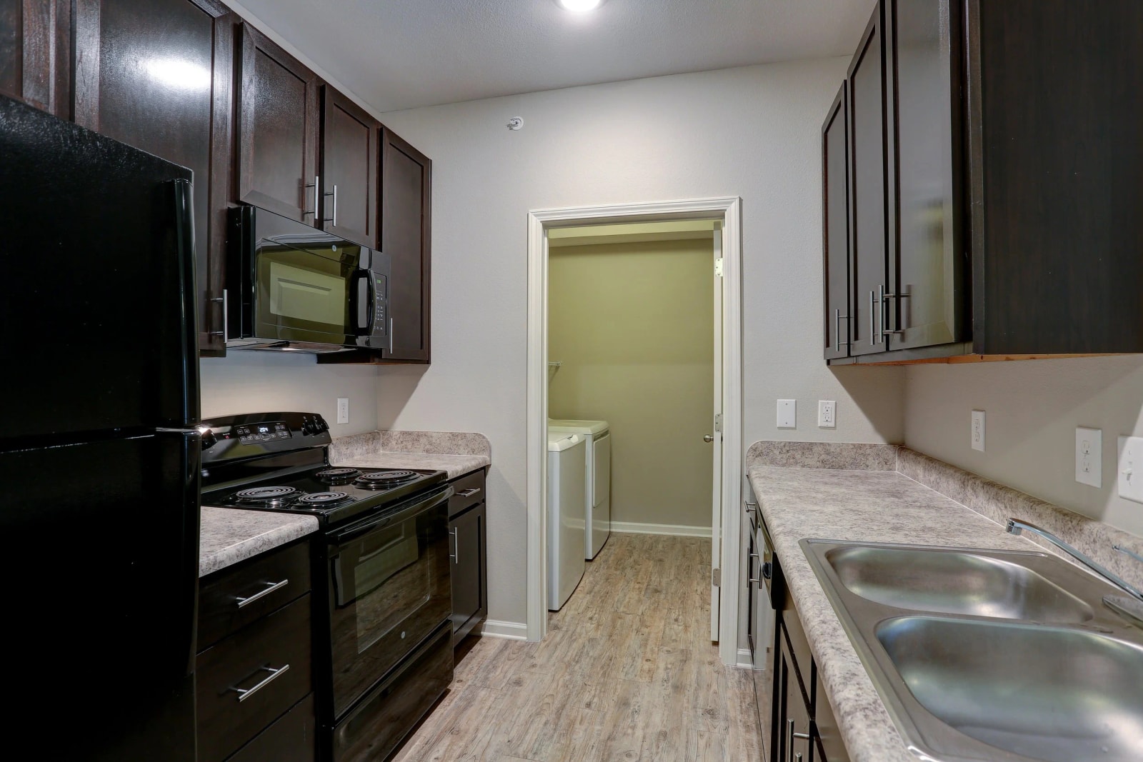 5515 Scruggs Ln, Nashville, TN 37207 — kitchen view