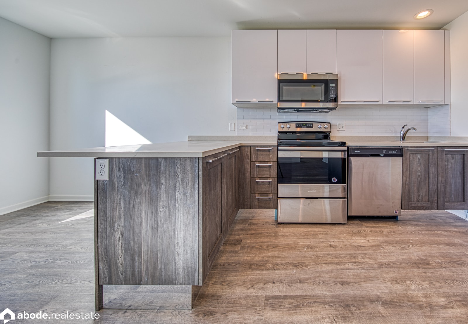 940 Winona photo 3