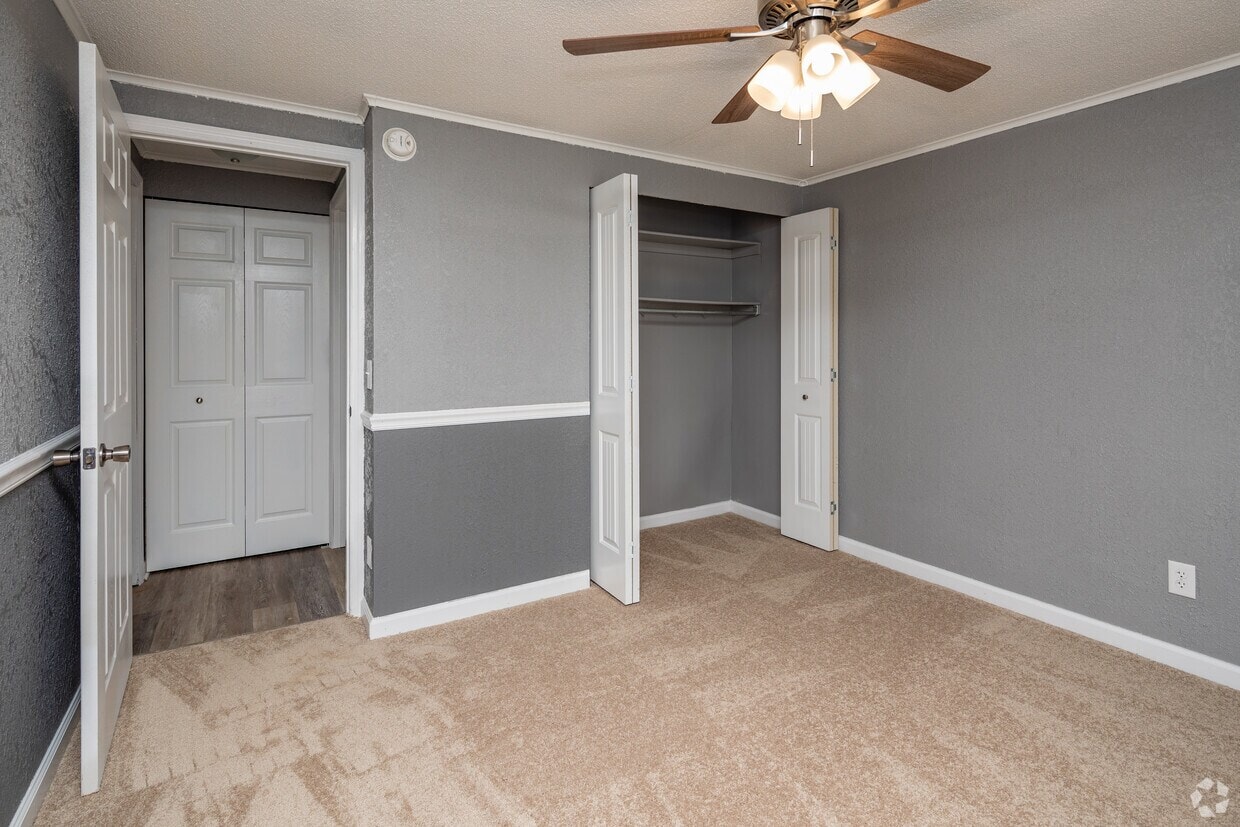 Stratford Apartments photo 10