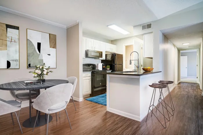 2100 Waterford Cir, Nashville, TN 37221 — kitchen view