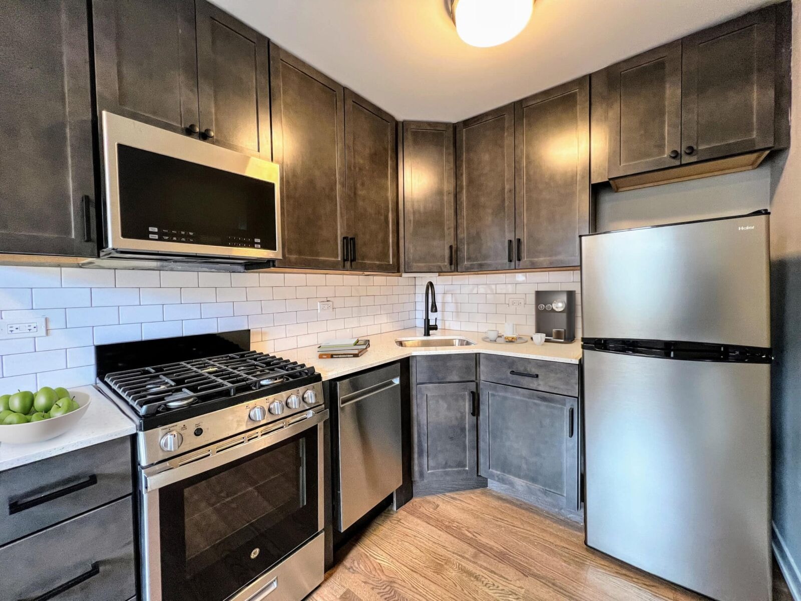528 Oakdale photo 9
