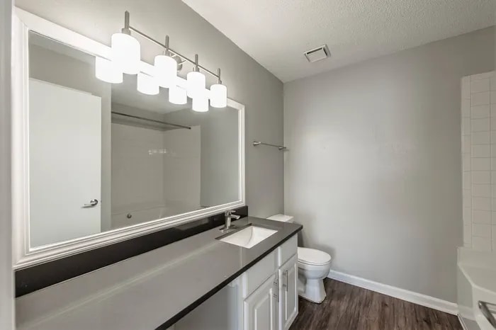 2100 Waterford Cir, Nashville, TN 37221 — kitchen view