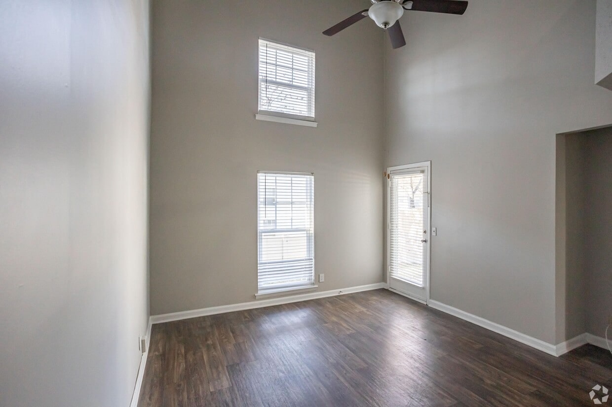 Marina Pointe photo 34