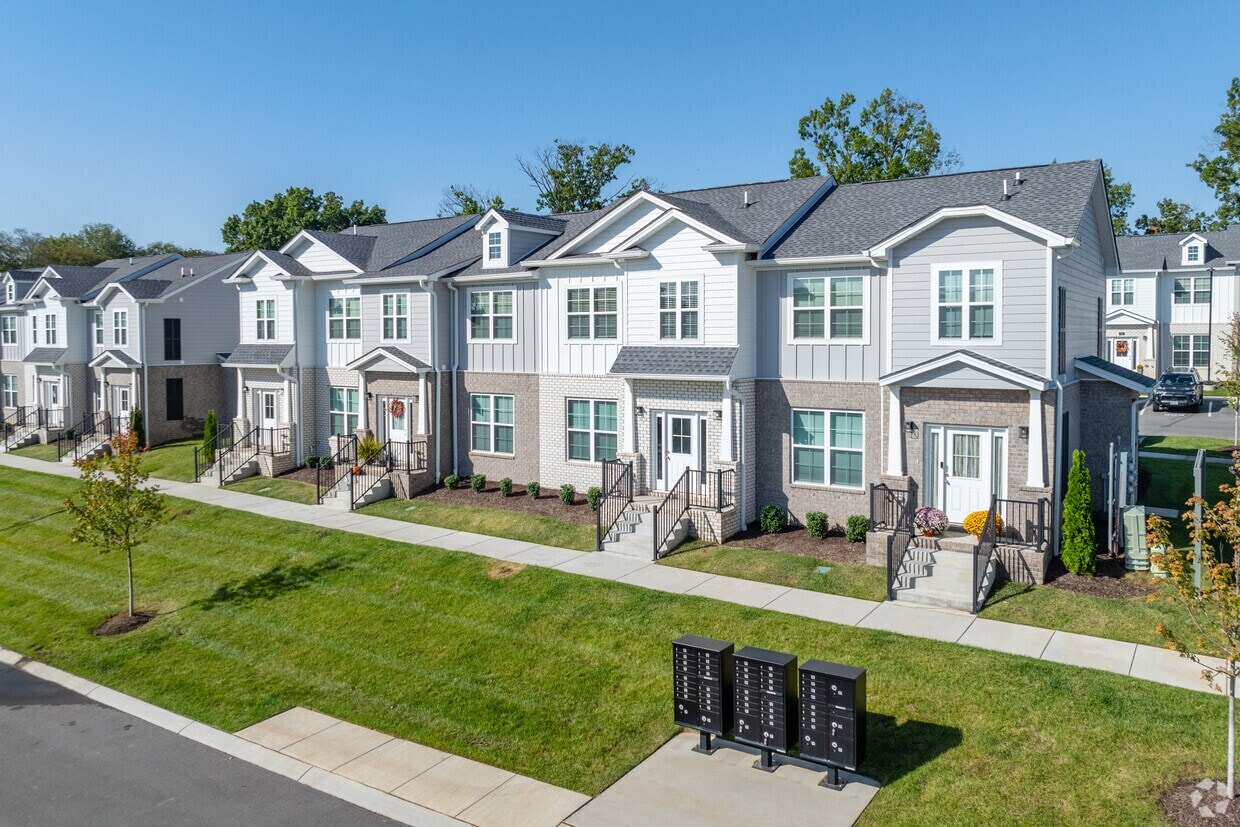 Stadium Townhomes photo 2