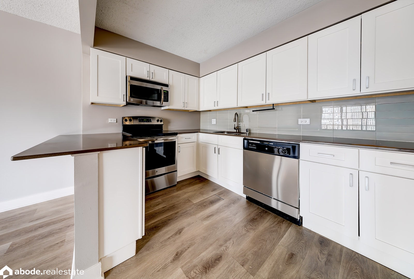 2555 N Clark St photo 41