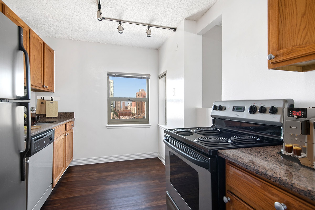 100 West Chestnut Apartments photo 12