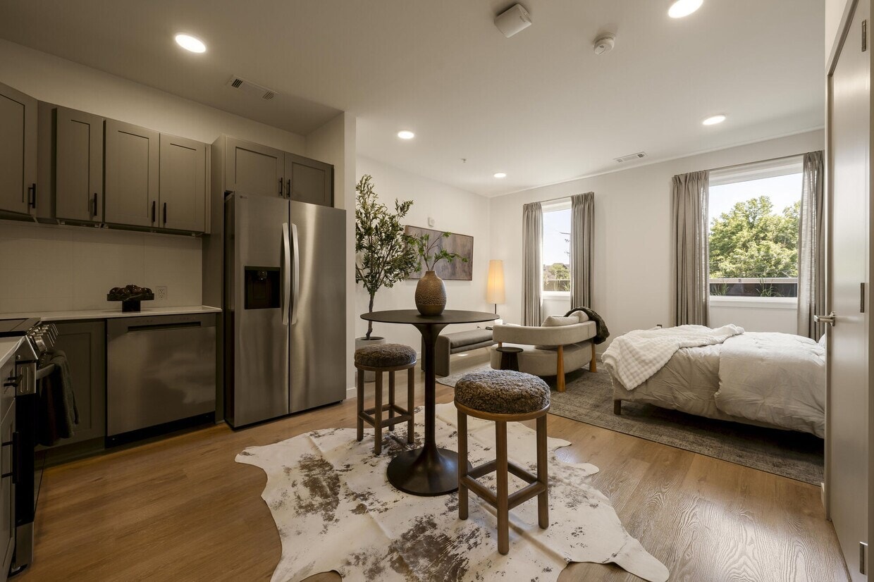 Delux WeHo photo 3