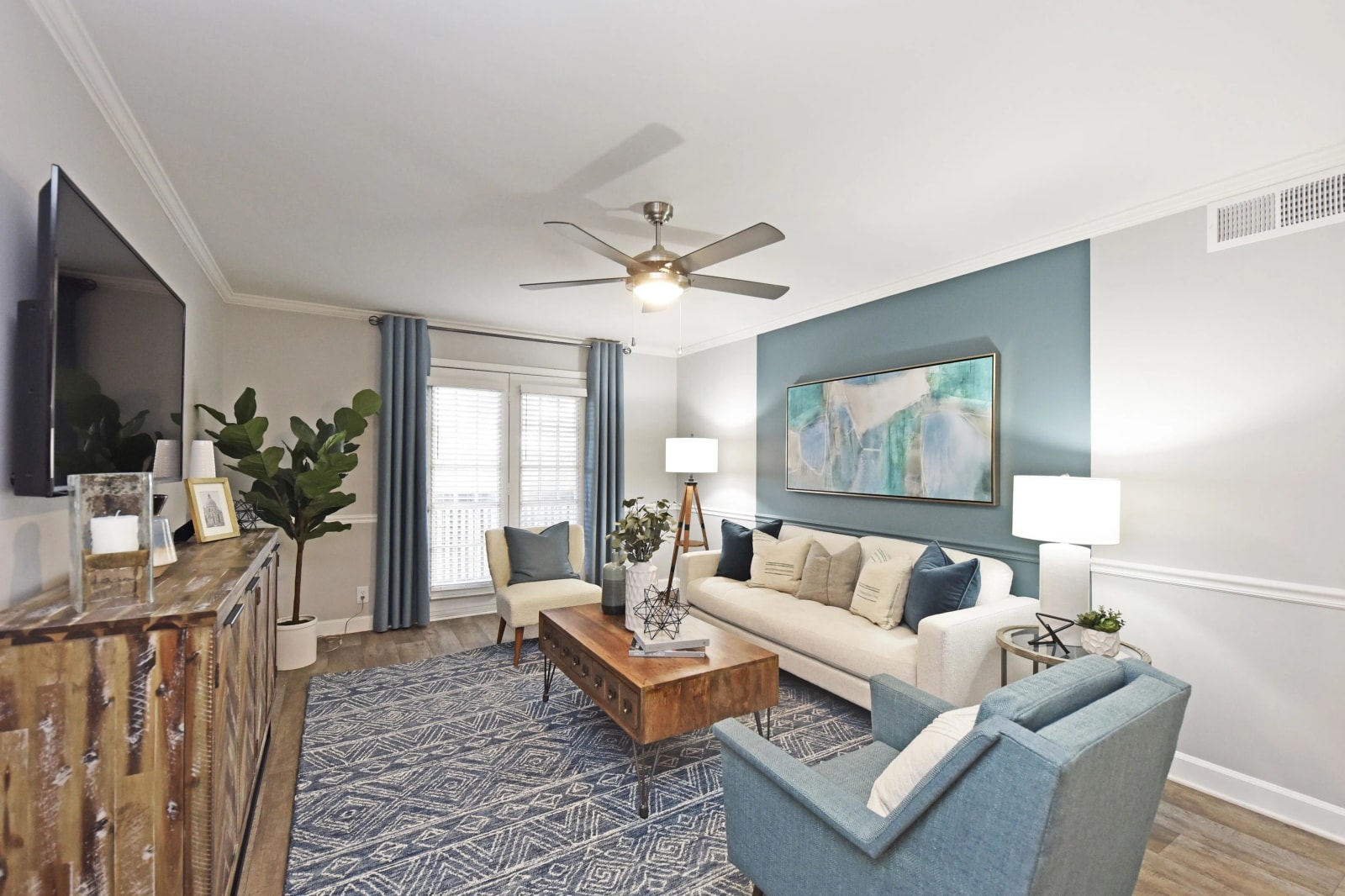 421 E Thompson Ln, Nashville, TN 37211 — living view