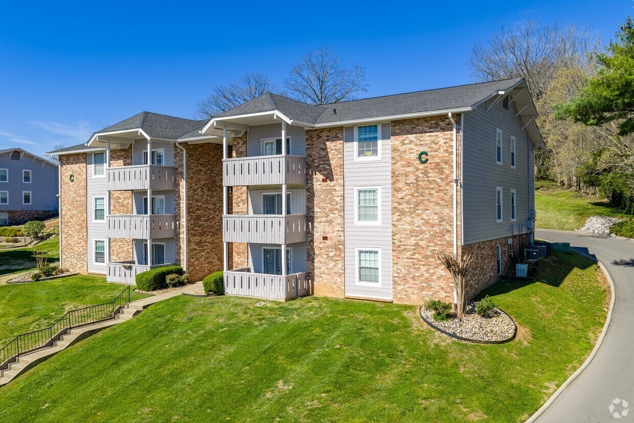 Royal Oaks Apartments photo 5