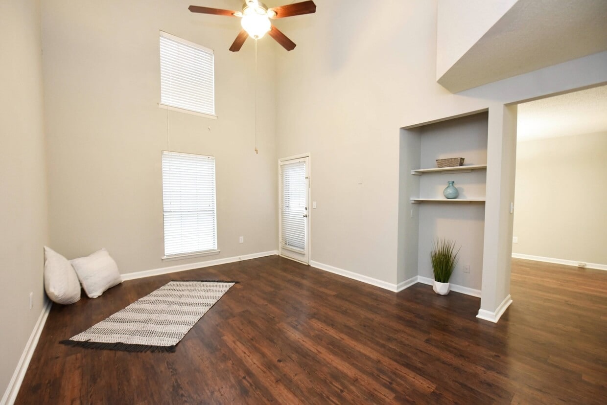 Marina Pointe photo 26