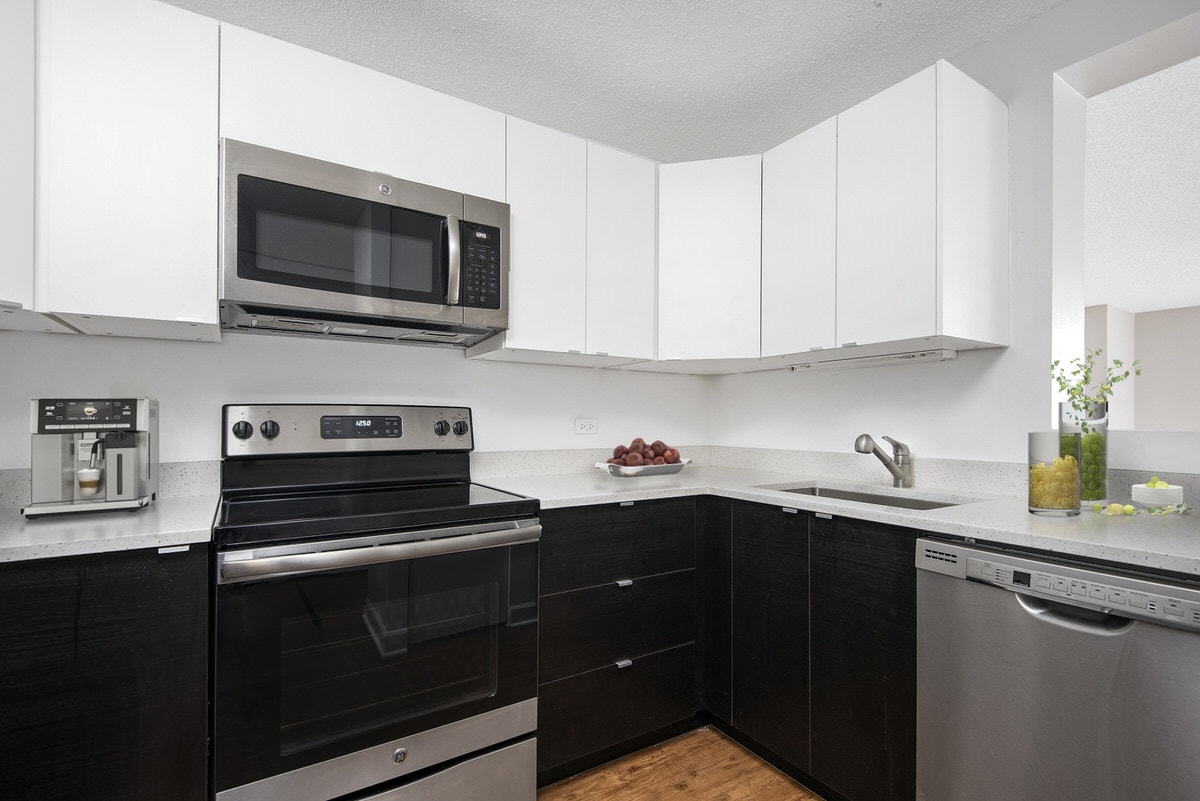 100 West Chestnut Apartments photo 4
