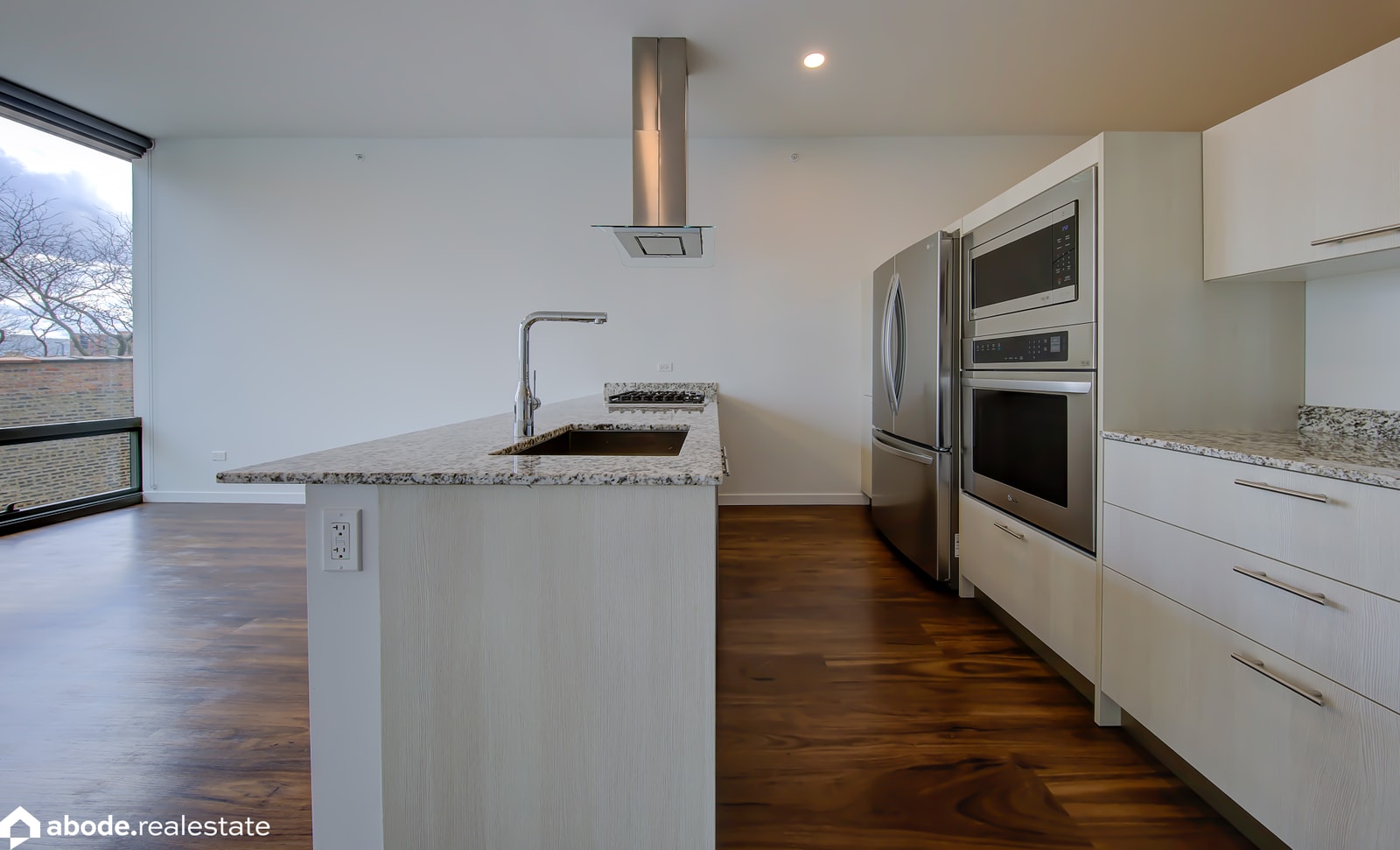 Optima Lakeview photo 55