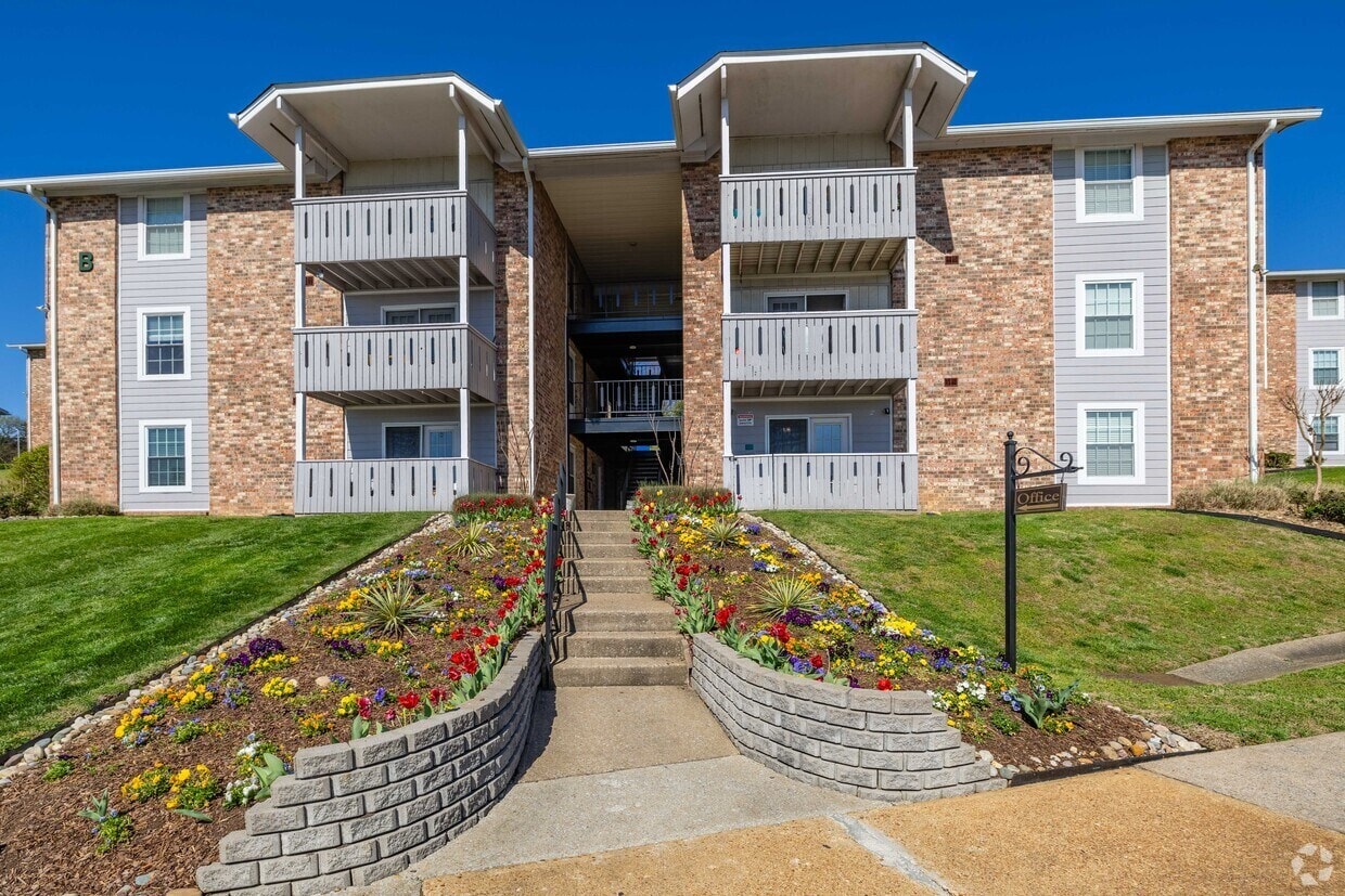Royal Oaks Apartments photo 32