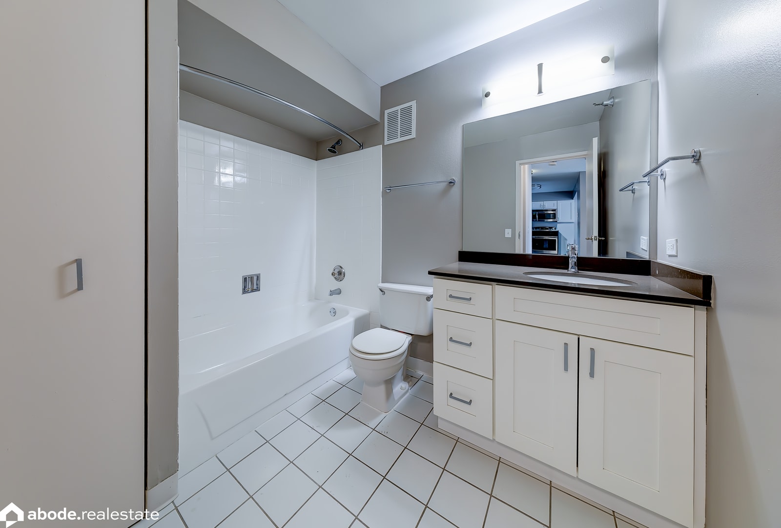 2555 N Clark St photo 34